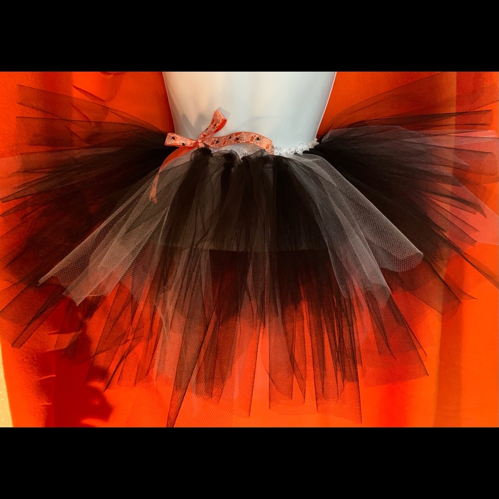 Fits infant to 20” waist. 10” long. New